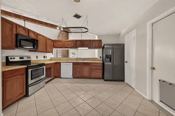 10135 Shell Rock RD, La Porte, TX 77571
