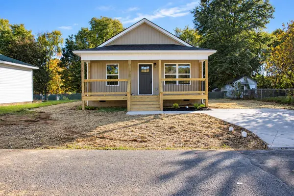 810 Cedar DR