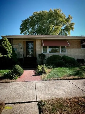 15201 Sunset Dr, Dolton, IL 60419-3108