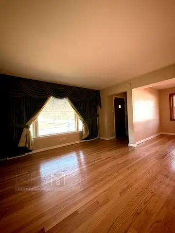 15201 Sunset Dr, Dolton, IL 60419-3108