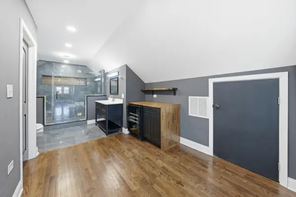 9157 S Paulina St, Chicago, IL 60620-5556