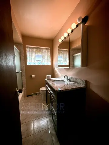 15201 Sunset Dr, Dolton, IL 60419-3108