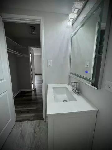 9720 S Pulaski RD #306, Oak Lawn, IL 60453