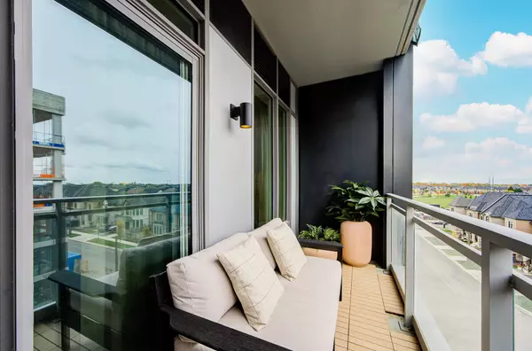 Oakville, canada,2501 saw whet blvd. #413