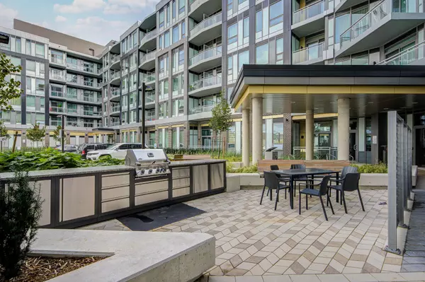 On L6m 5n2,,2501 Saw Whet BLVD Oakville #322