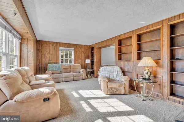 68 STURBRIDGE DR, Sicklerville, NJ 08081