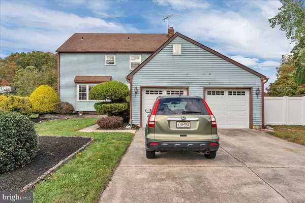 68 STURBRIDGE DR, Sicklerville, NJ 08081