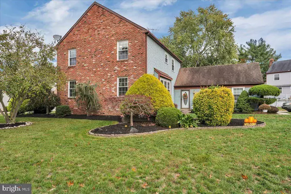 68 STURBRIDGE DR, Sicklerville, NJ 08081