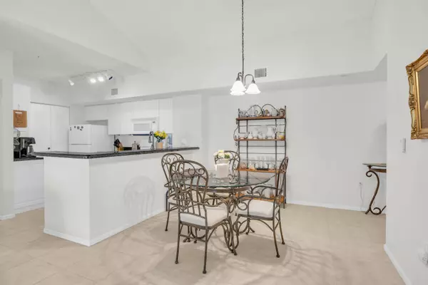 248 Village Blvd BLVD 3203, Tequesta, FL 33469