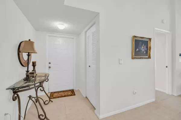 248 Village BLVD 3202, Tequesta, FL 33469