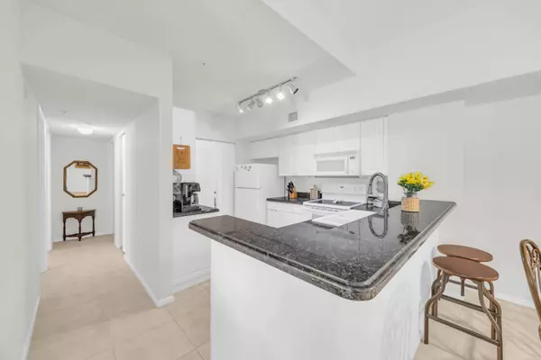 248 Village BLVD 3202, Tequesta, FL 33469