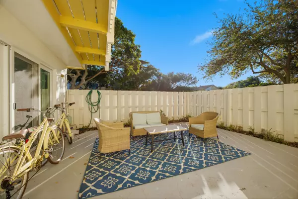 153 Seabreeze CIR, Jupiter, FL 33477