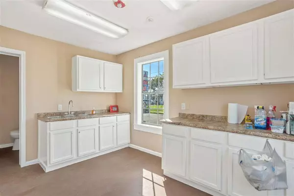 2621 Ernest ST, Lake Charles, LA 70601