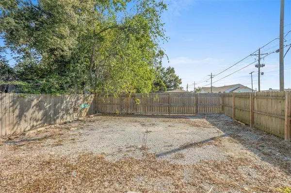 2621 Ernest ST, Lake Charles, LA 70601