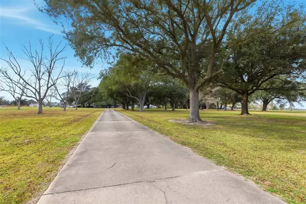 5898 Thompson RD, Sulphur, LA 70665