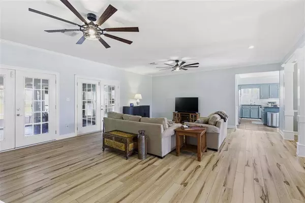 1235 Staci LN, Lake Charles, LA 70665