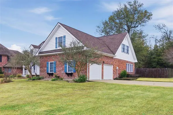 4887 Riverview LN, Lake Charles, LA 70605