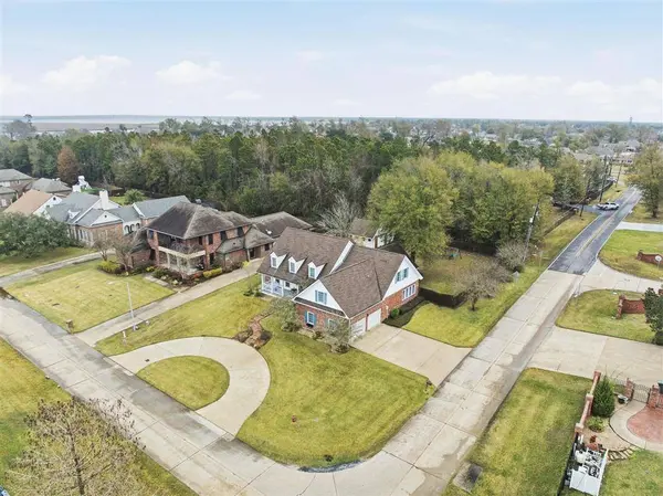4887 Riverview LN, Lake Charles, LA 70605