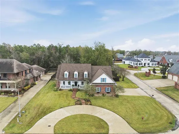 4887 Riverview LN, Lake Charles, LA 70605