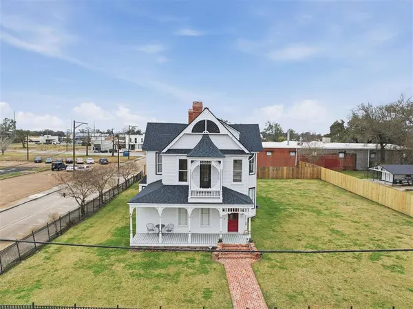 401 Pine St ST, Lake Charles, LA 70601