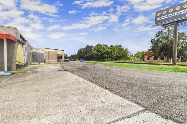 2001 Enterprise Blvd, Lake Charles, LA 70601