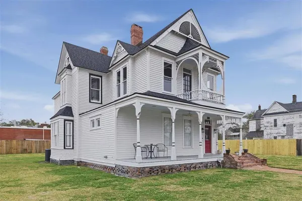 401 Pine St ST, Lake Charles, LA 70601