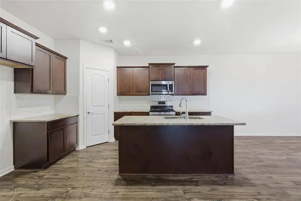 3136 Crest LN, Lake Charles, LA 70607