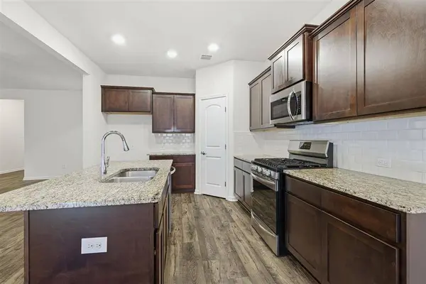 3136 Crest LN, Lake Charles, LA 70607