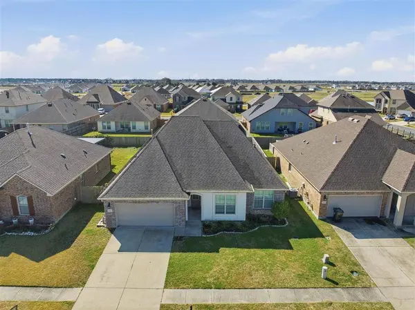 3136 Crest LN, Lake Charles, LA 70607