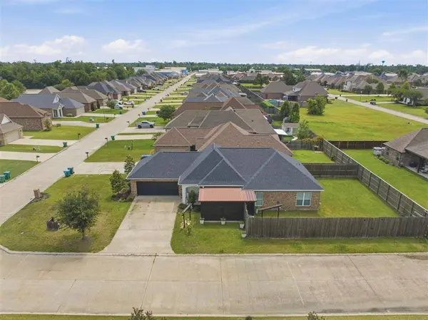 1040 Michelle Dr DR, Sulphur, LA 70663