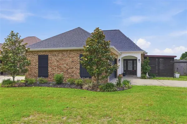 1040 Michelle Dr DR, Sulphur, LA 70663