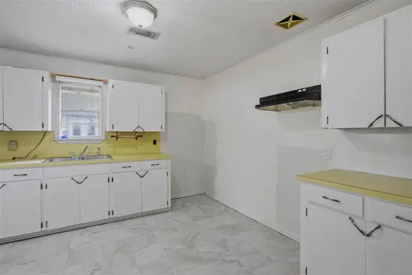 1734 Myrtle ST, Westlake, LA 70669