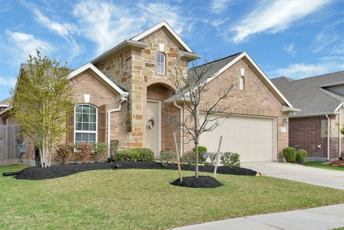 Exterior view of a house with a lawn