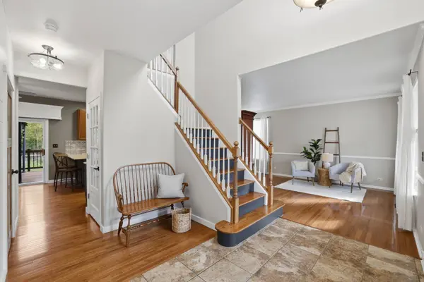 400 Willow RD, Lakemoor, IL 60051