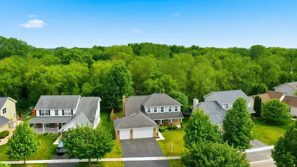 400 Willow RD, Lakemoor, IL 60051