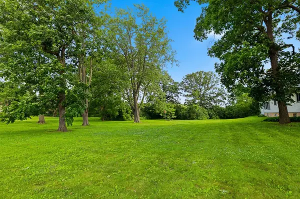 3S103 S Raddant RD, Batavia, IL 60510