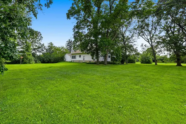 3S103 S Raddant RD, Batavia, IL 60510