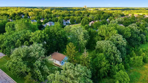 3S103 S Raddant RD, Batavia, IL 60510