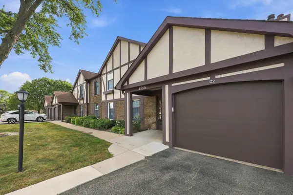 4955 Kimball Hill DR #C2, Rolling Meadows, IL 60008