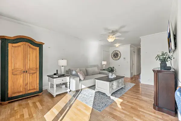 4955 Kimball Hill DR #C2, Rolling Meadows, IL 60008