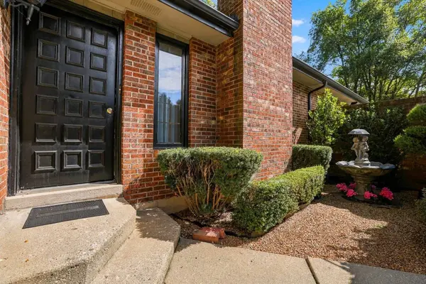 806 Roberts RD, Tower Lakes, IL 60010