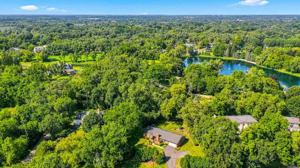 806 Roberts RD, Tower Lakes, IL 60010