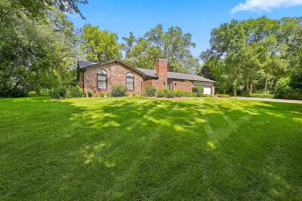 806 Roberts RD, Tower Lakes, IL 60010