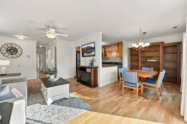 4955 Kimball Hill DR #C2, Rolling Meadows, IL 60008