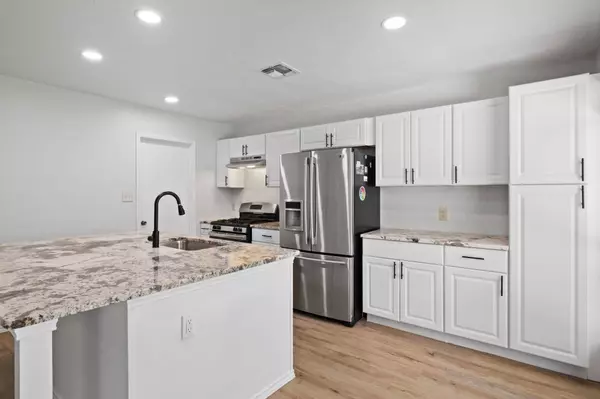 10001 Woodglen DR, Austin, TX 78753