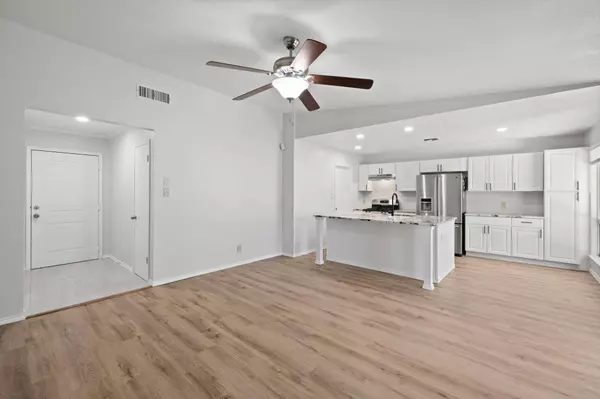 10001 Woodglen DR, Austin, TX 78753