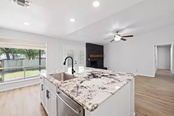 10001 Woodglen DR, Austin, TX 78753