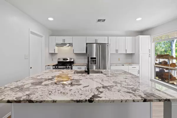 10001 Woodglen DR, Austin, TX 78753