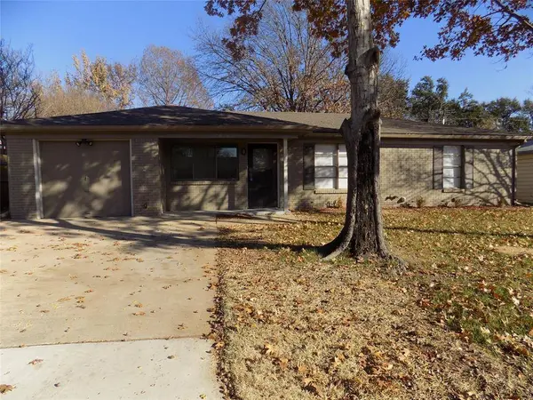 1016 Billie Ruth Lane, Hurst, TX 76053