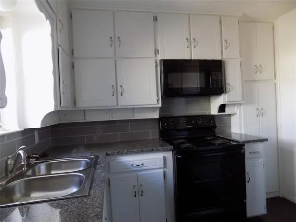 1016 Billie Ruth Lane, Hurst, TX 76053